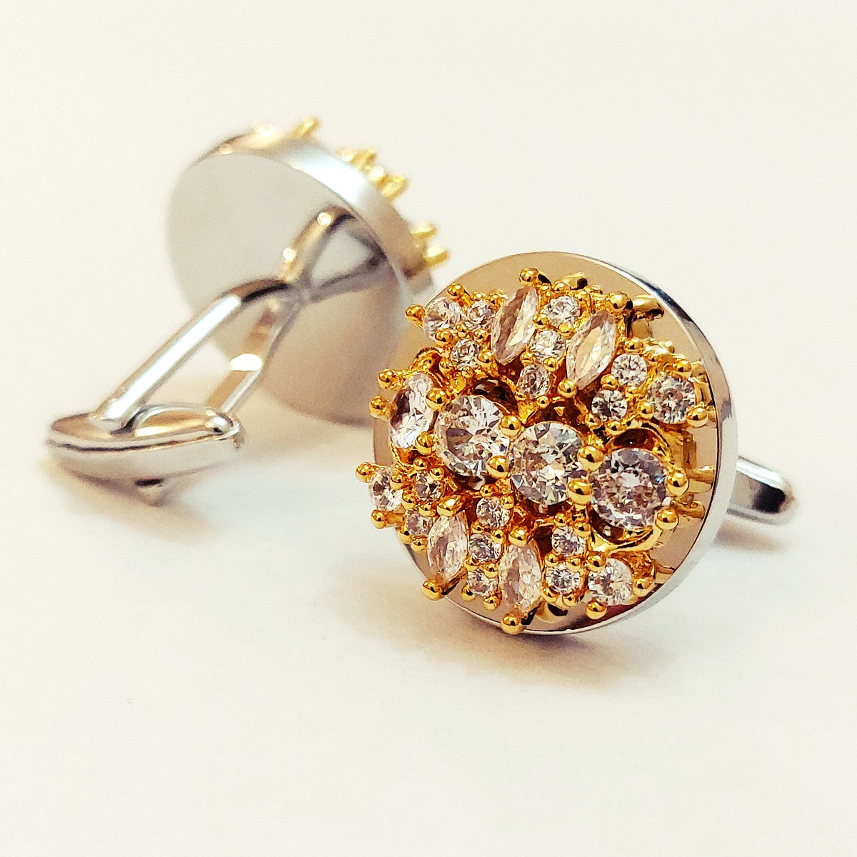 Lovely Phenomenal Smart Looking Cufflinks For Men