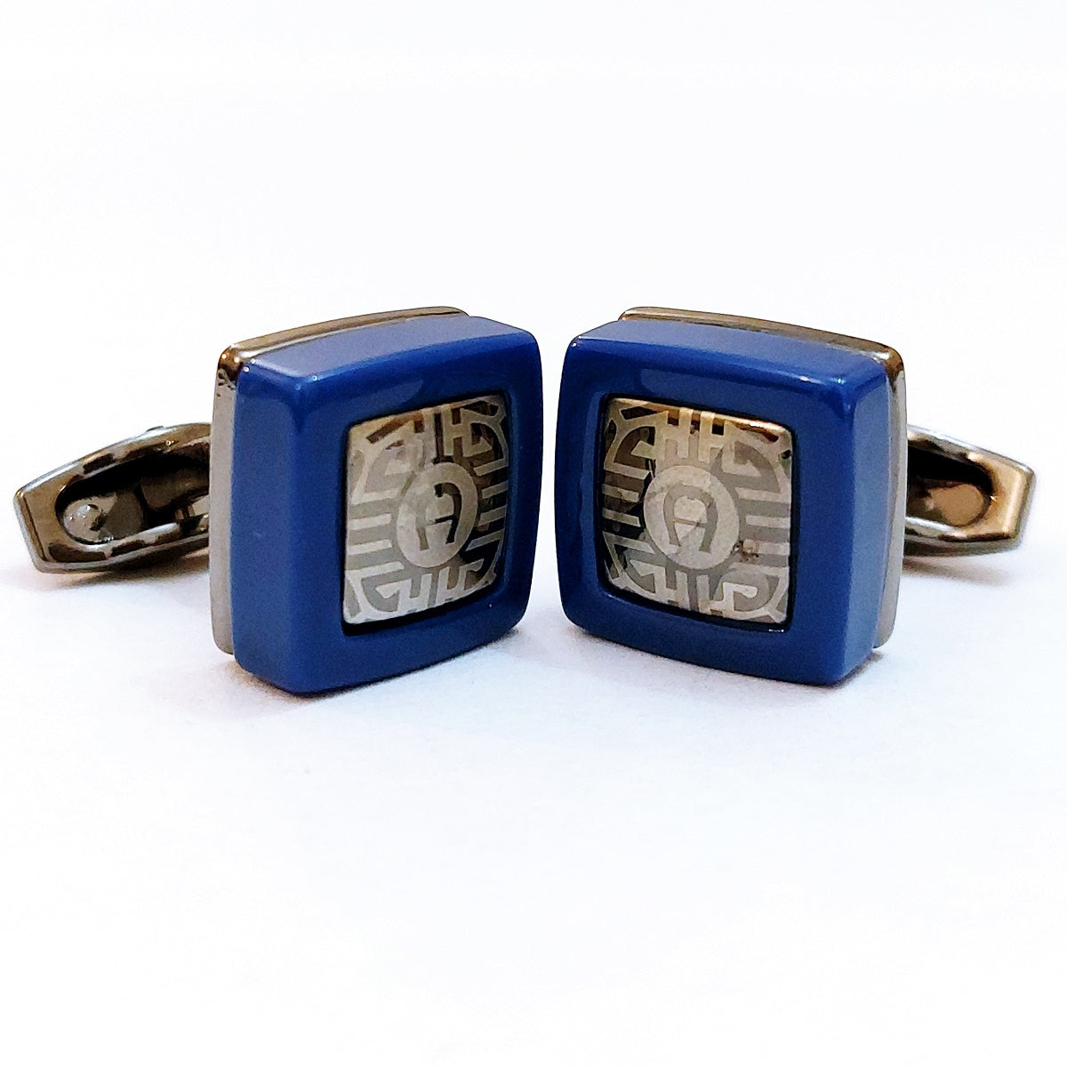 Lovely And Smart Looking Cufflinks For Men
