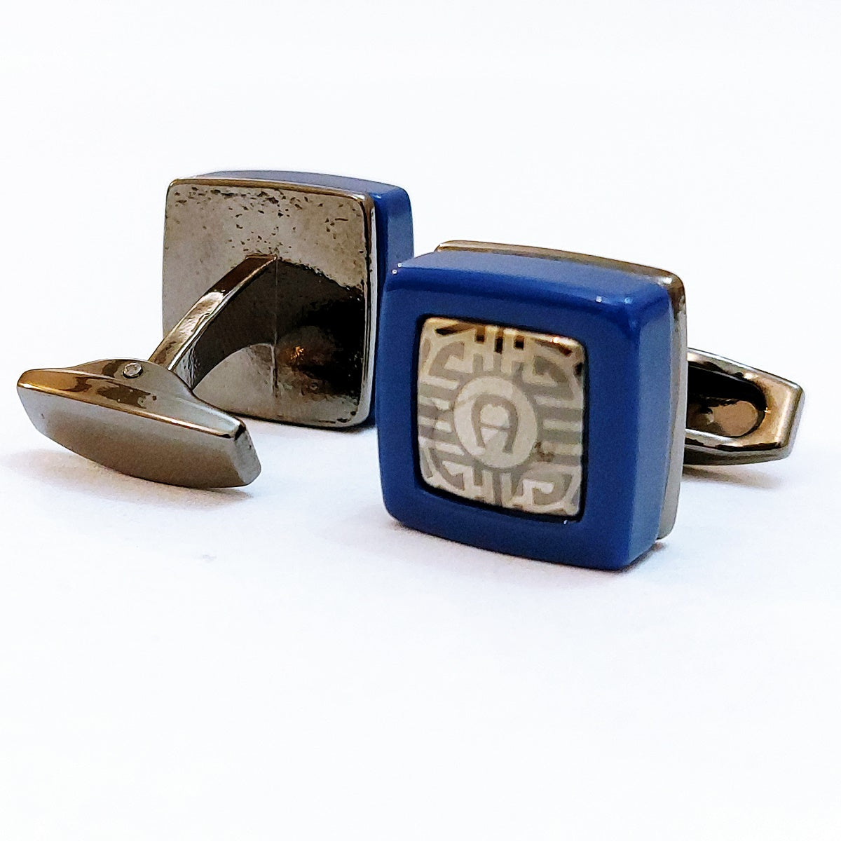 Lovely And Smart Looking Cufflinks For Men