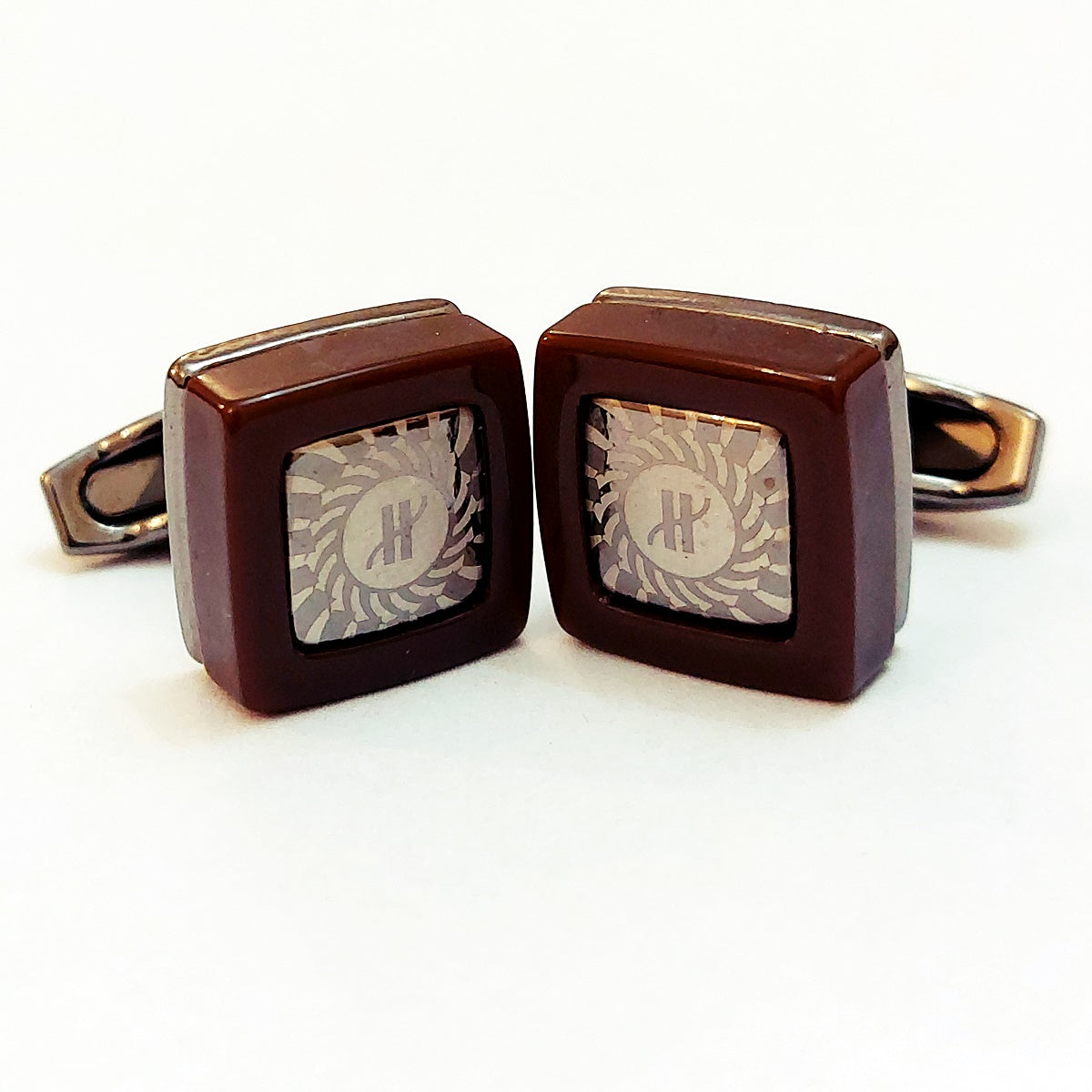 Smart Looking Pair Of Cufflinks For Men