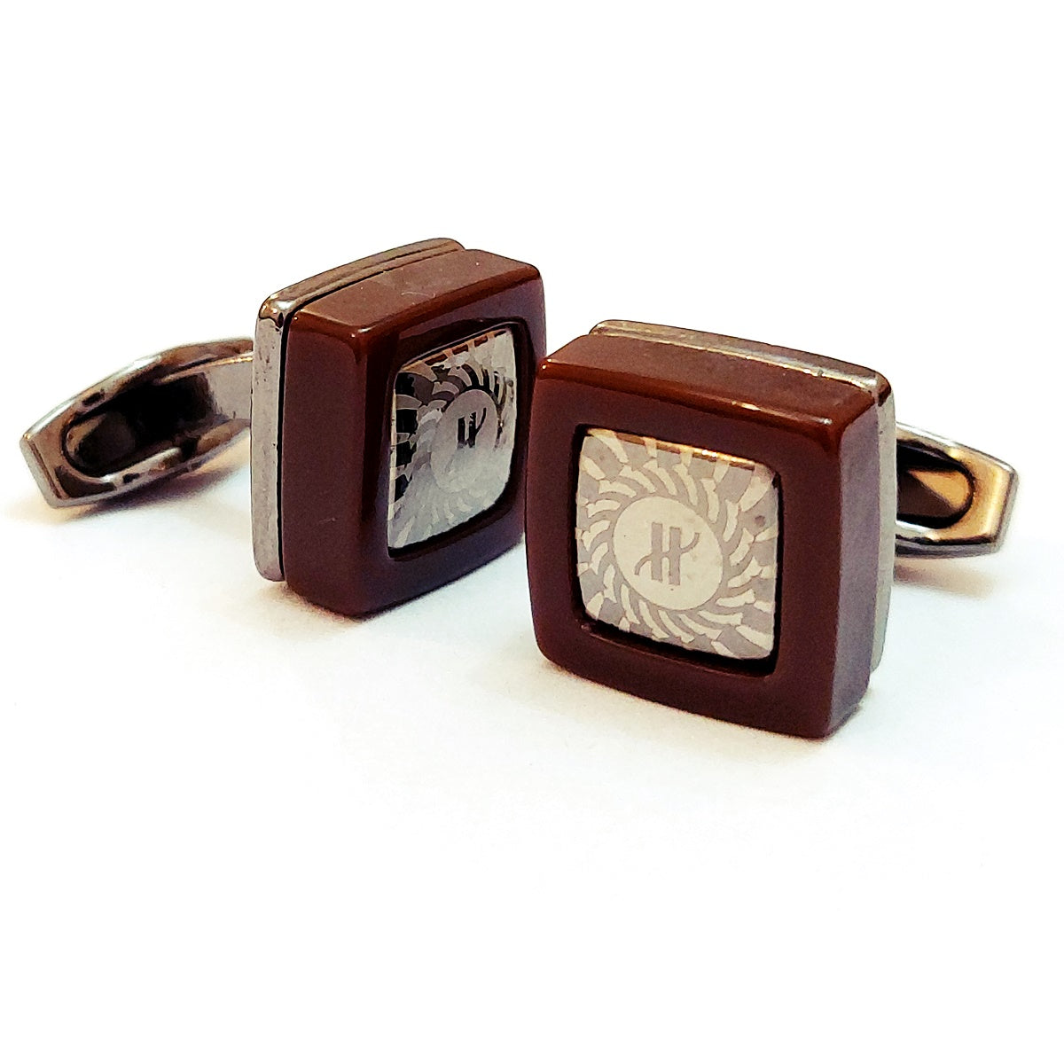 Smart Looking Pair Of Cufflinks For Men