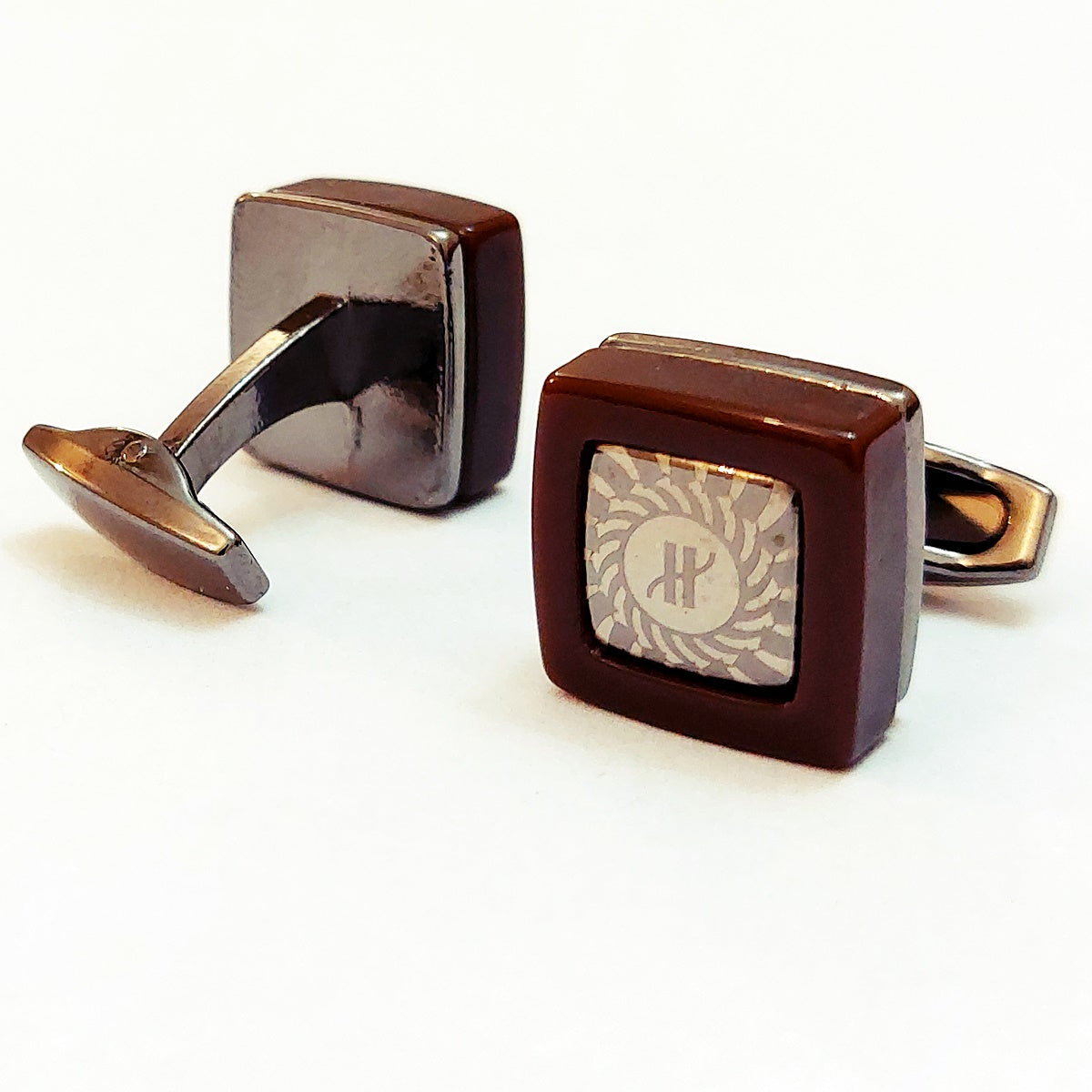 Smart Looking Pair Of Cufflinks For Men