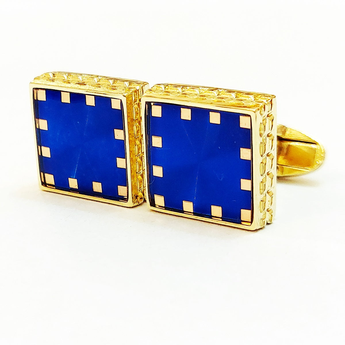 Smart Looking Pair Of Cufflinks For Men