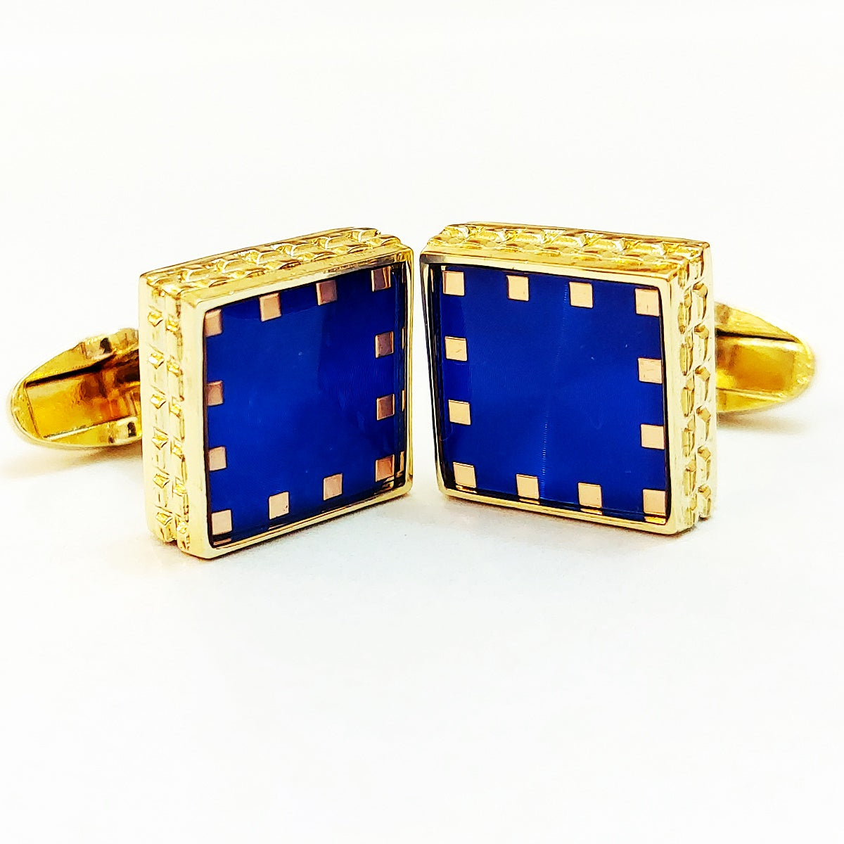 Smart Looking Pair Of Cufflinks For Men