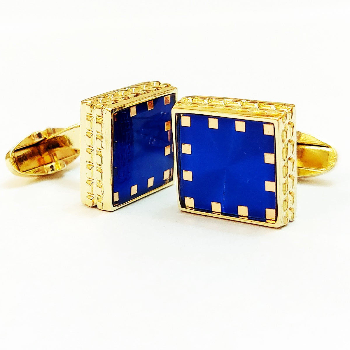 Smart Looking Pair Of Cufflinks For Men