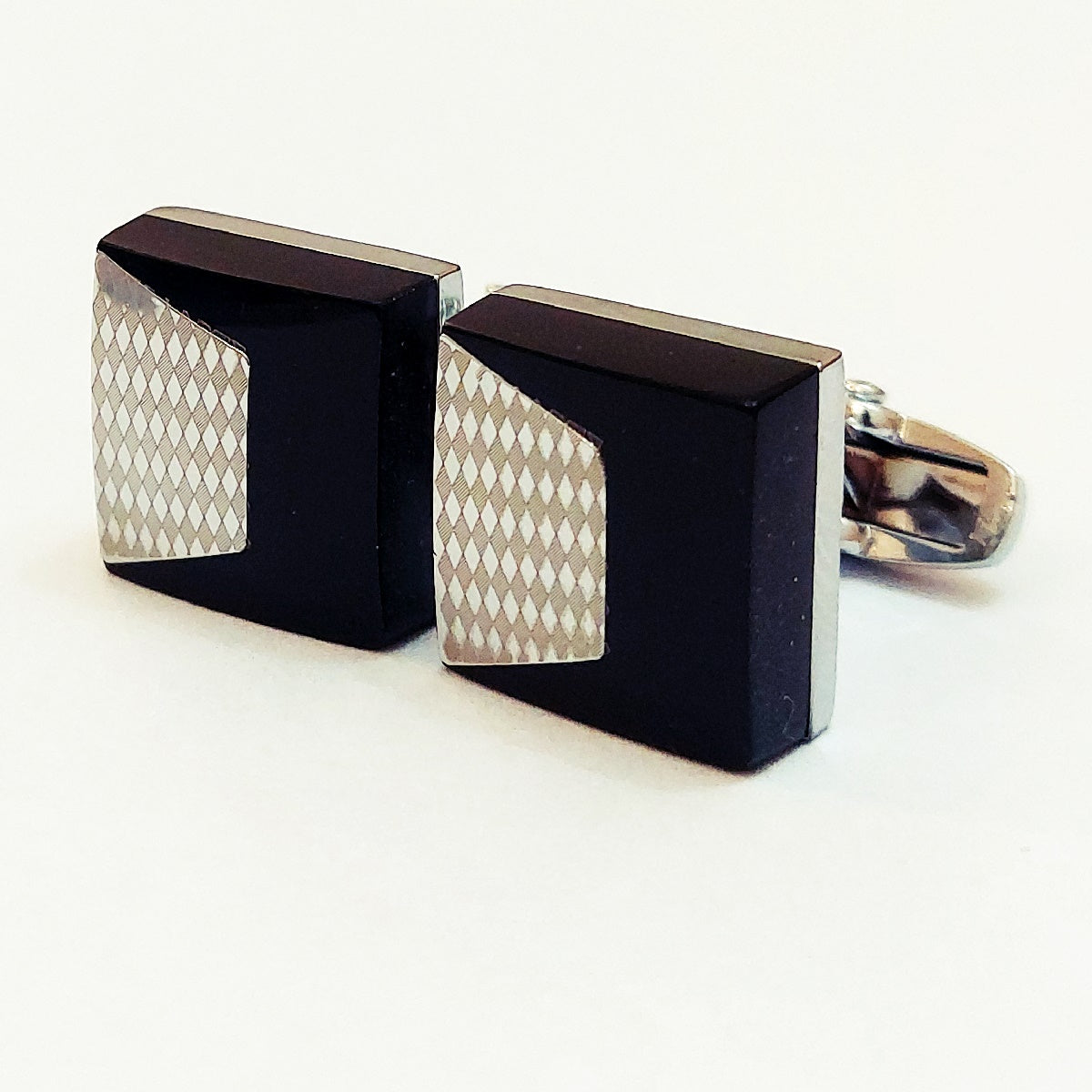 Handsome Looking Pair Of Cufflinks For Men