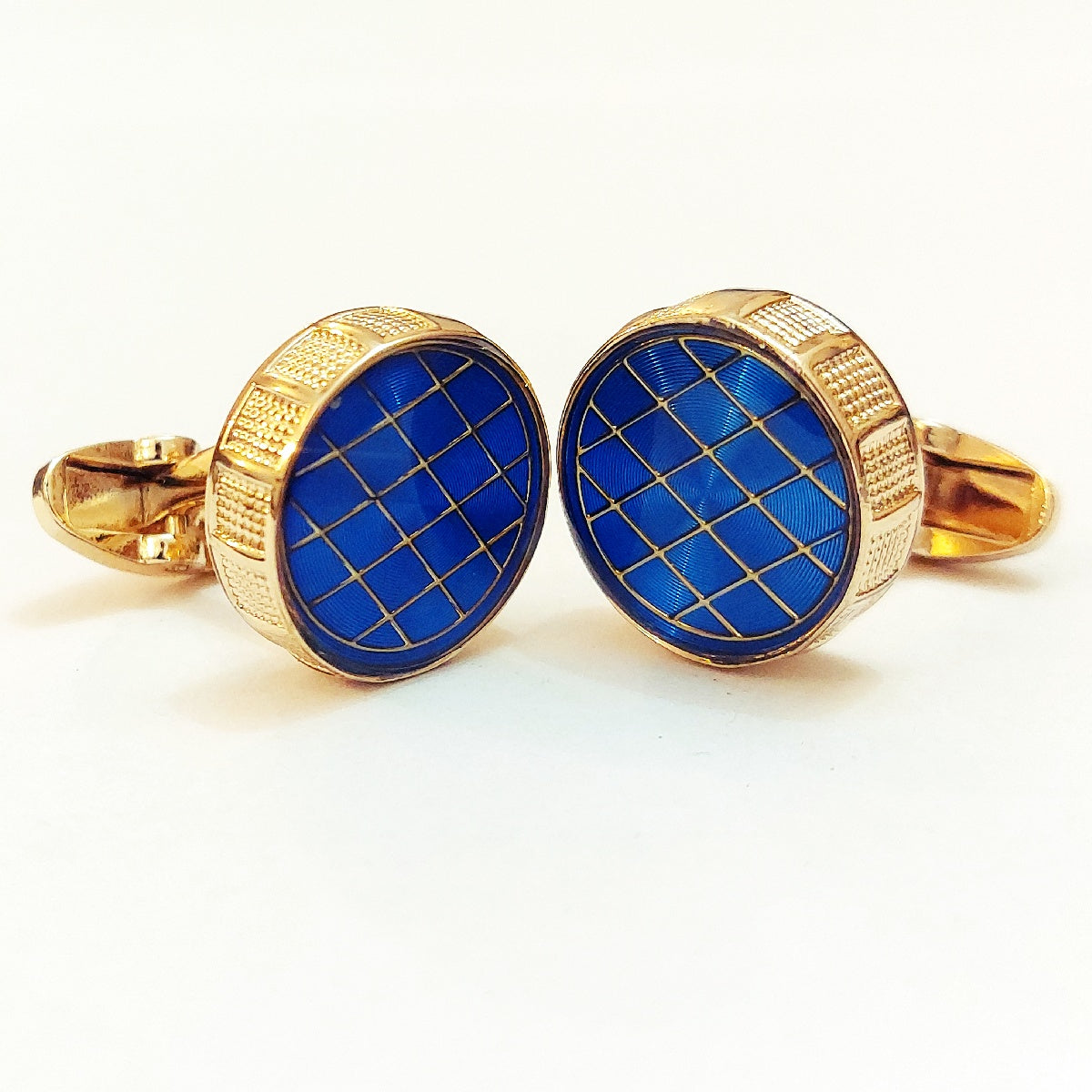 Very Handsome Looking Cufflinks For Men