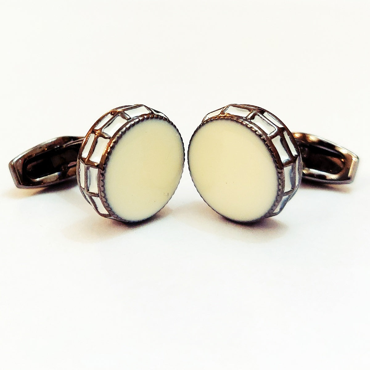 Very Handsome Looking Cufflinks For Men