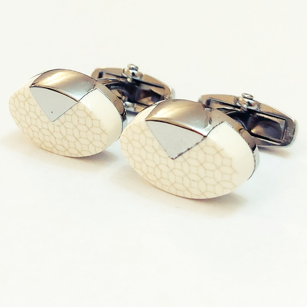 Very Handsome Looking Cufflinks For Men