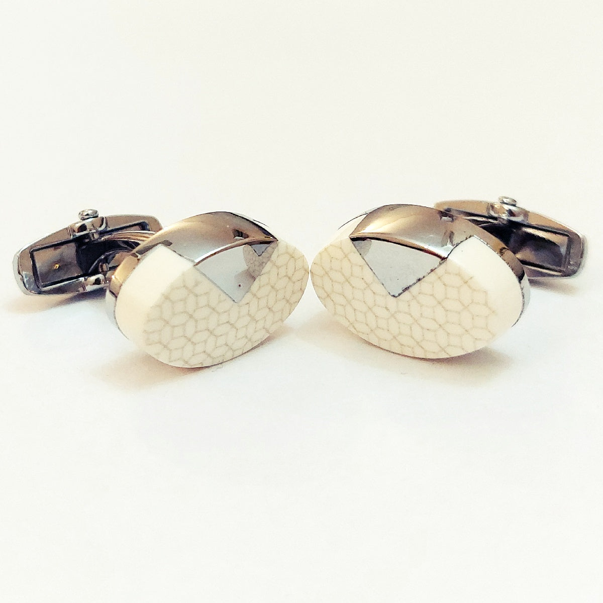 Very Handsome Looking Cufflinks For Men