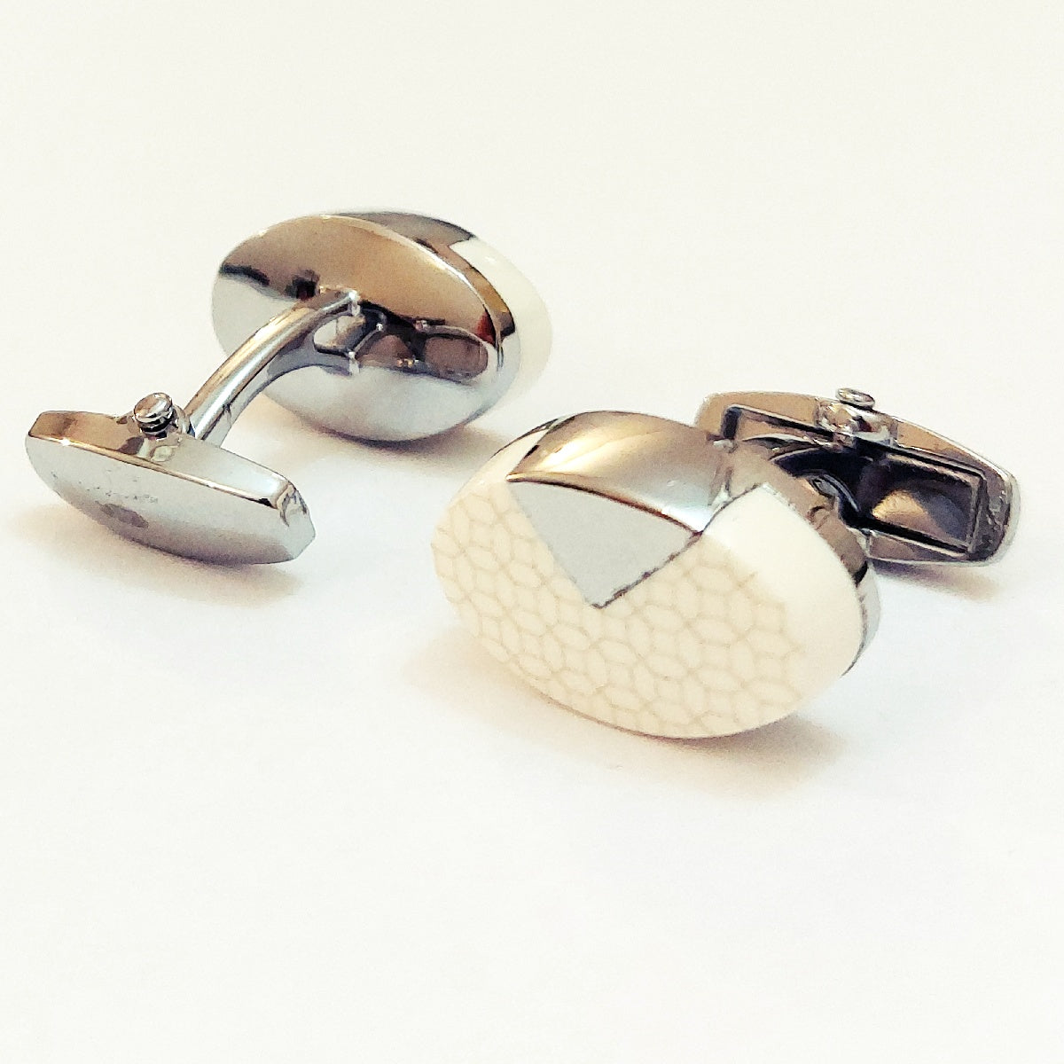 Very Handsome Looking Cufflinks For Men