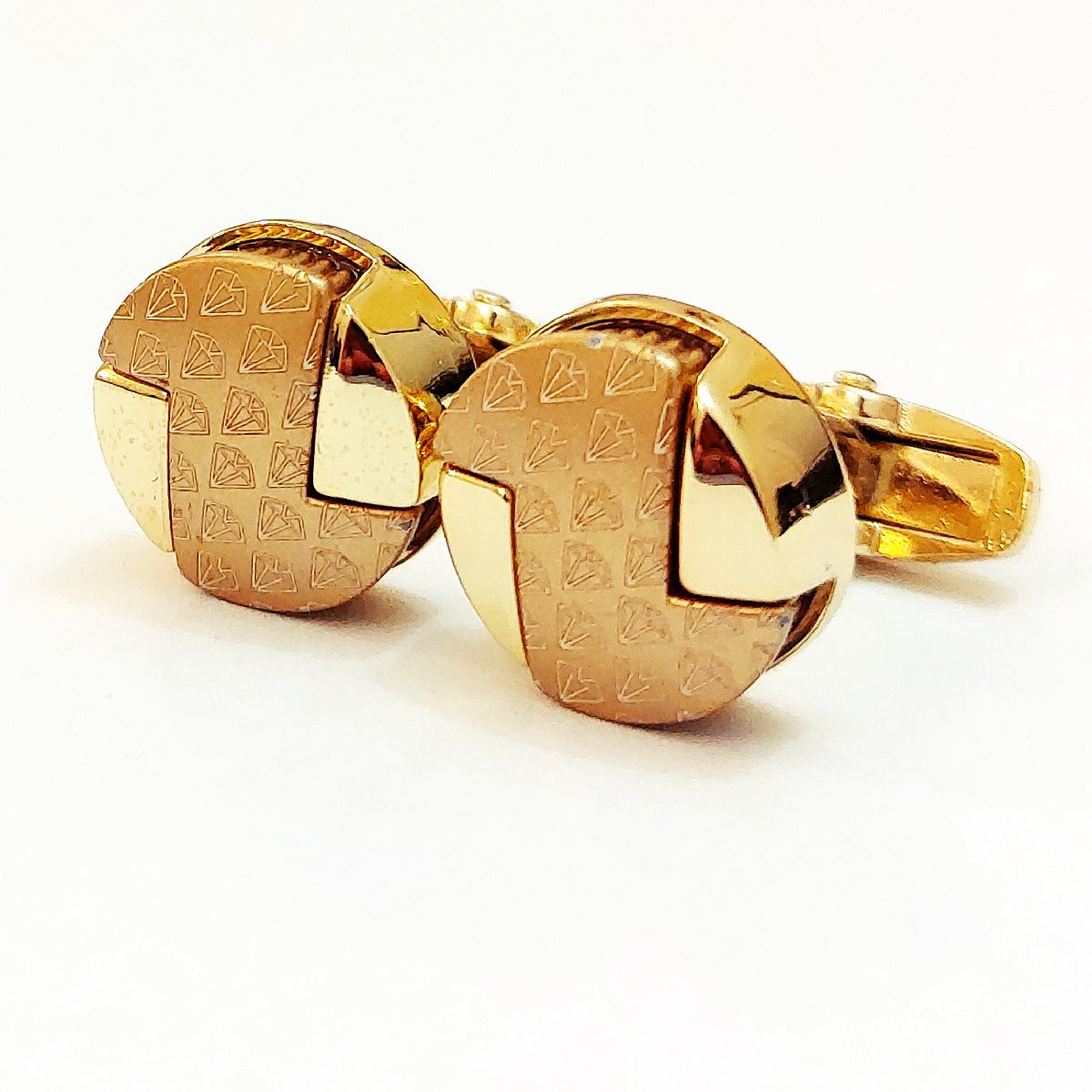 Very Handsome Looking Cufflinks For Men