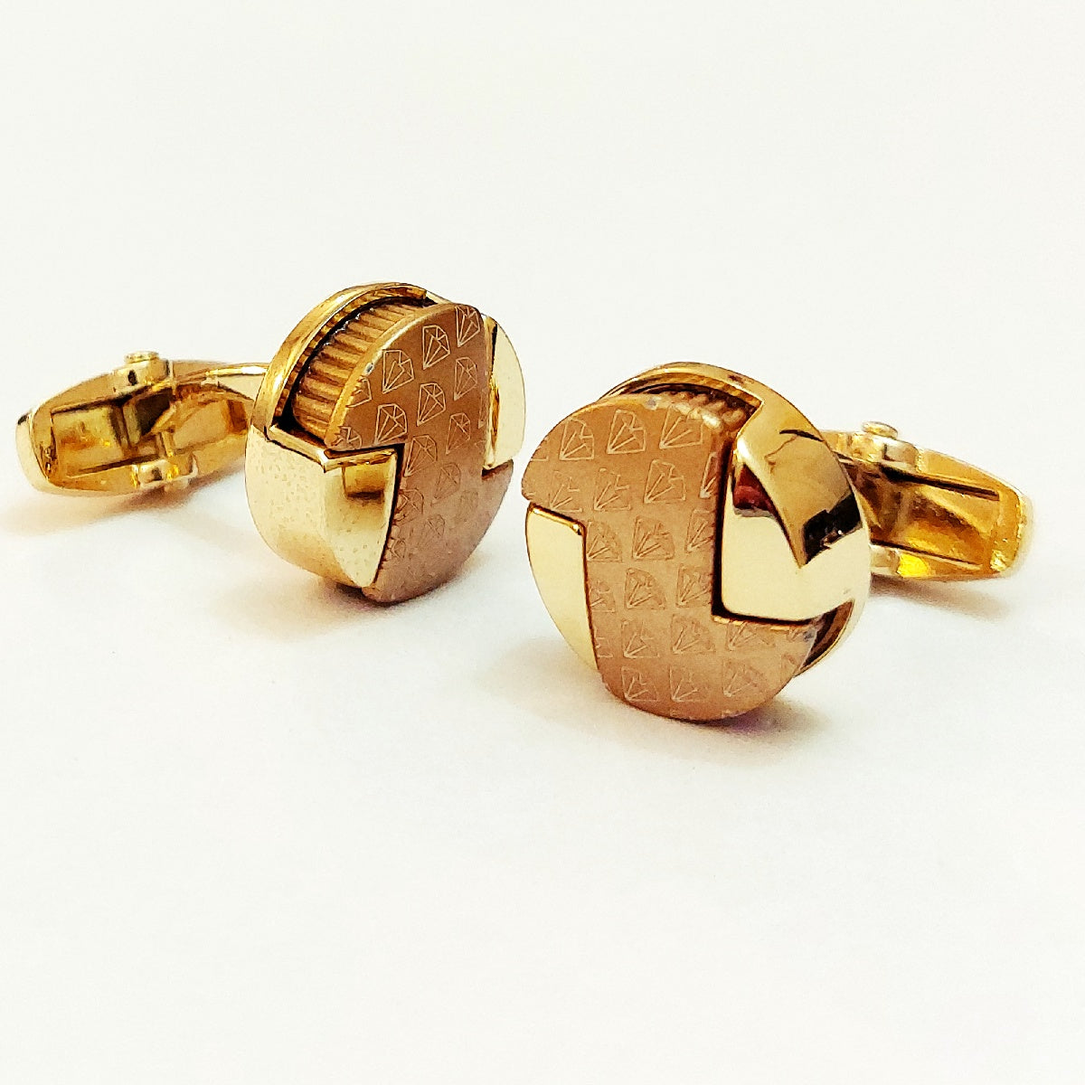 Very Handsome Looking Cufflinks For Men
