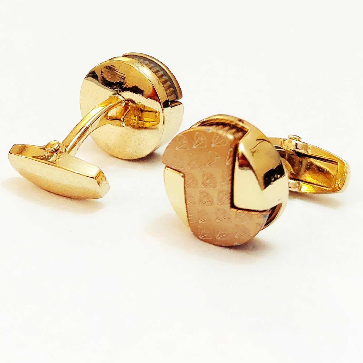 Very Handsome Looking Cufflinks For Men