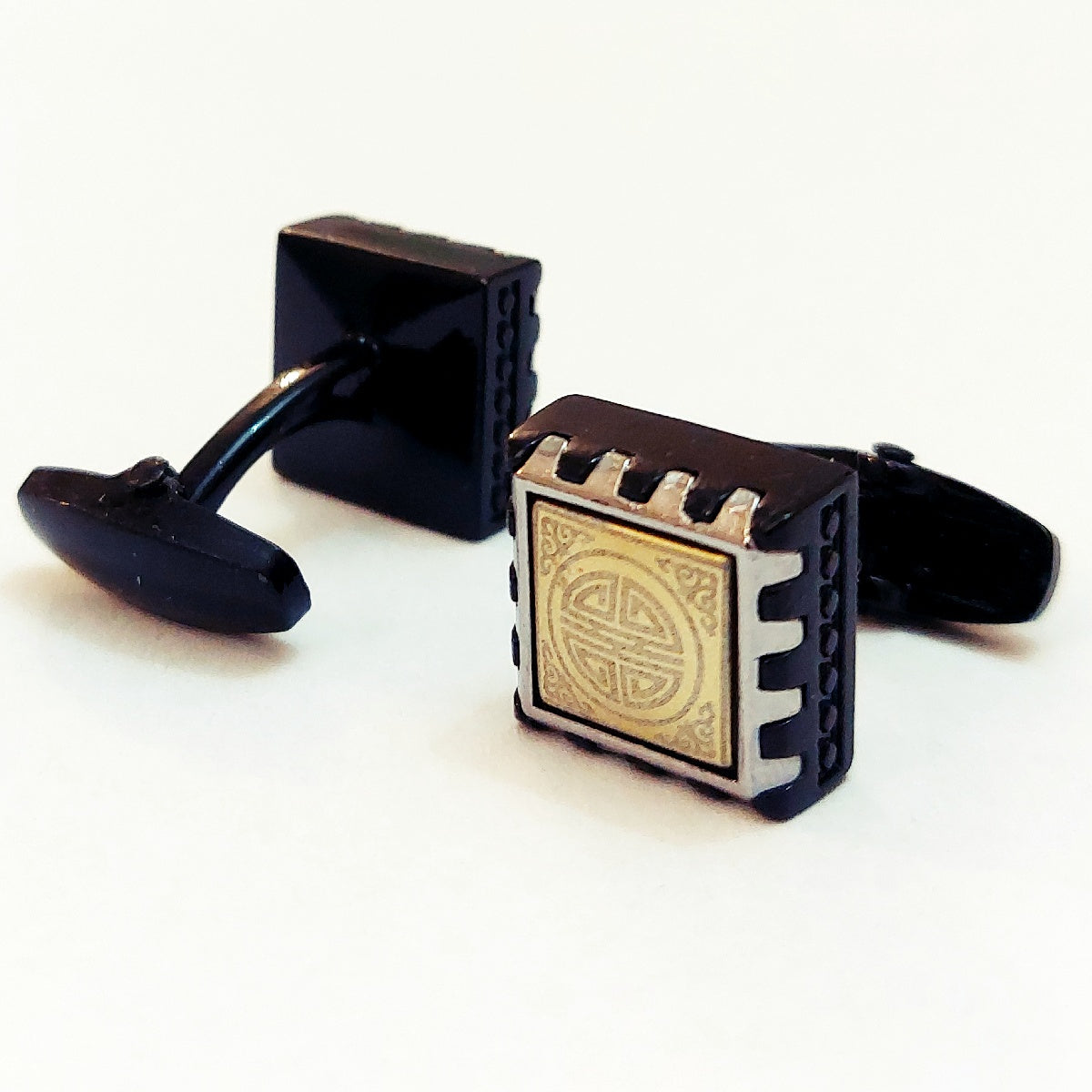 Very Handsome Looking Cufflinks For Men