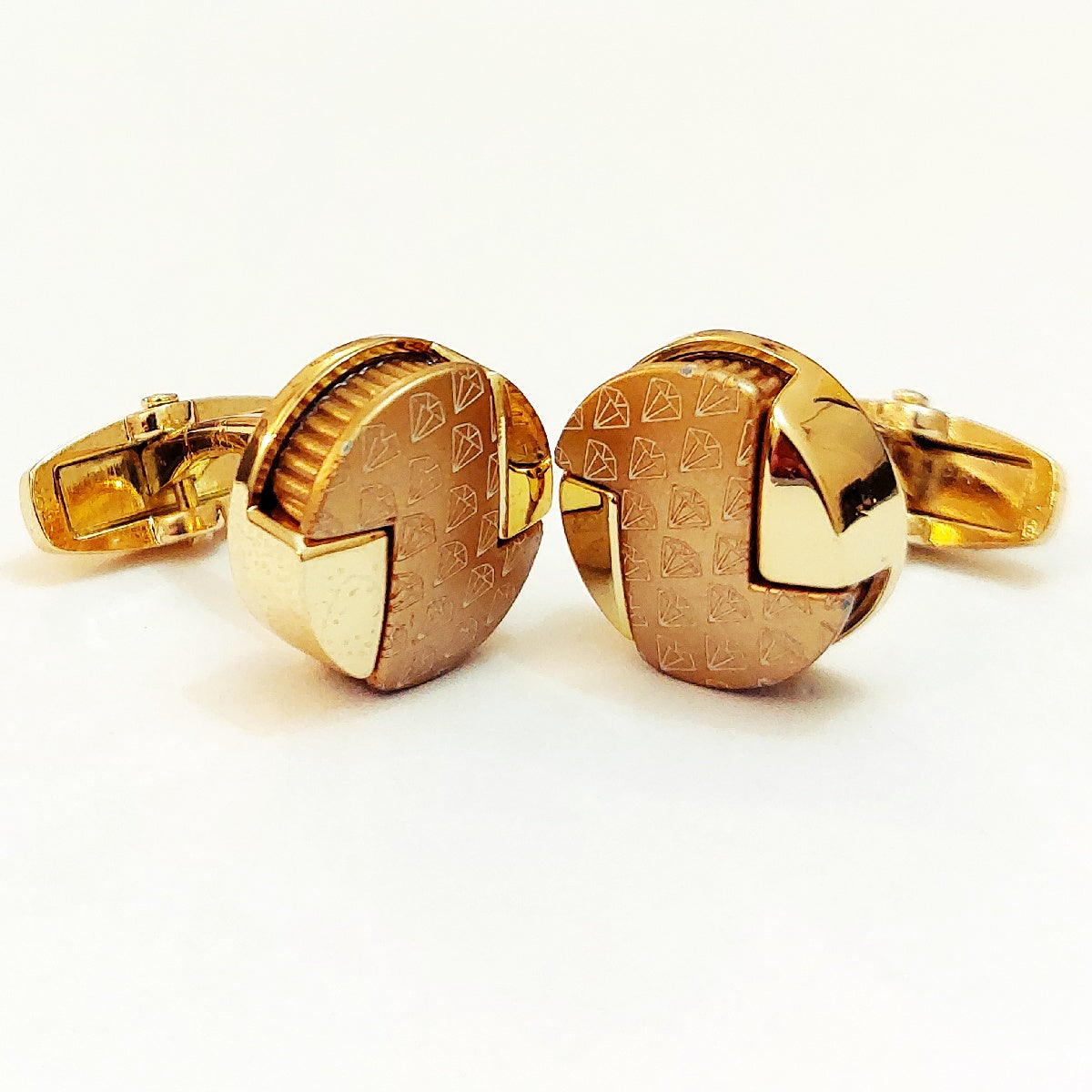 Very Handsome Looking Cufflinks For Men